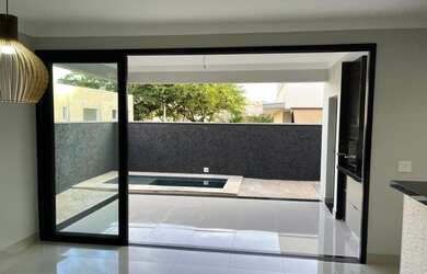 Imagem: A casa em condomínio possui 3 Dormitórios, 4 Banheiros, 4