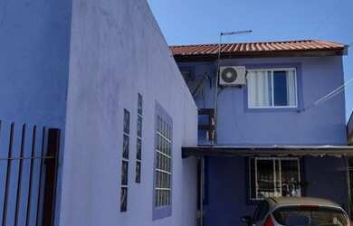 Imagem: A casa possui 2 Dormitórios, 1 Banheiro, 1 Vaga na garagem