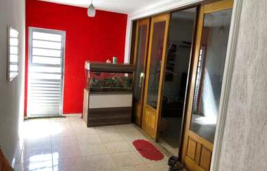 Imagem: A casa possui 2 Dormitórios, 2 Banheiros, 1 Vaga na garagem