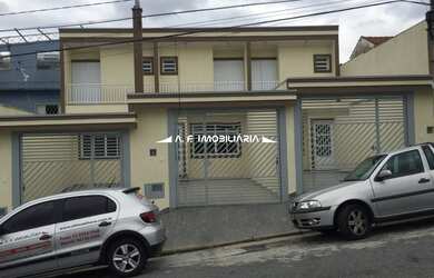 Imagem: A casa possui 2 Dormitórios, 3 Banheiros, 2 Vagas na garagem