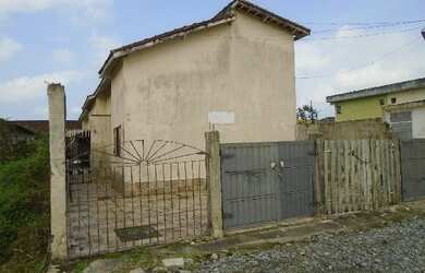 Imagem: A casa possui 1 Dormitório, 1 Banheiro, 1 Vaga na garagem