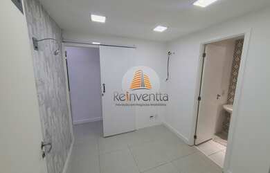 Imagem: O depósito possui 3 Vagas na garagem, 77m² de Área e está