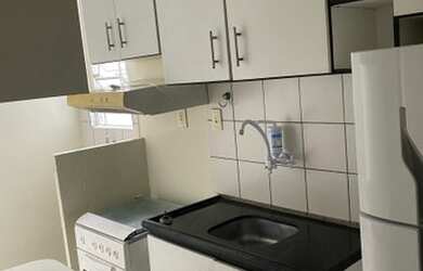 Imagem: O apartamento possui 2 Dormitórios, 1 Banheiro, 1 Vaga na garagem