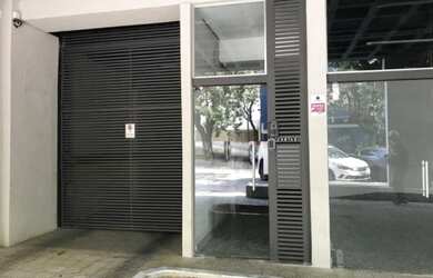 Imagem: O depósito possui 2 Vagas na garagem e 70m² de Área e está