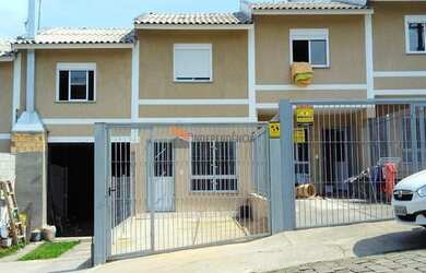 Imagem: A casa possui 2 Dormitórios, 1 Banheiro, 2 Vagas na garagem