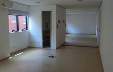 Imagem: O depósito possui 1 Vaga na garagem, 65m² de Área e está