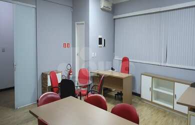 Imagem: O depósito possui 1 Vaga na garagem e 60m² de Área e está