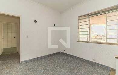 Imagem: A casa possui 4 Dormitórios, 2 Banheiros, 3 Vagas na garagem