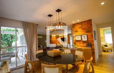 Imagem: A casa em condomínio possui 4 Dormitórios, 4 Banheiros, 2