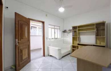 Imagem: A casa possui 2 Dormitórios, 1 Banheiro, 1 Vaga na garagem