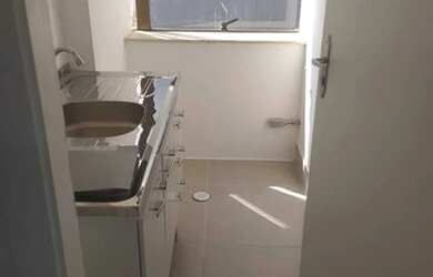 Imagem: O depósito possui 2 Vagas na garagem, 253m² de Área e está