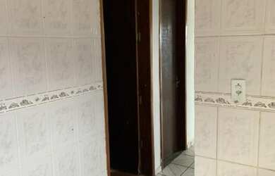 Imagem: A casa possui 2 Dormitórios, 1 Banheiro, 1 Vaga na garagem