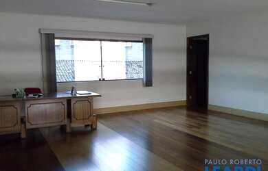 Imagem: O depósito possui 5 Vagas na garagem, 350m² de Área e está