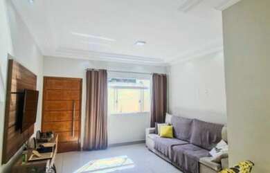 Imagem: A casa possui 3 Dormitórios, 2 Banheiros, 2 Vagas na garagem