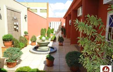 Imagem: O depósito possui 5 Vagas na garagem, 390m² de Área e está