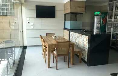 Imagem: A casa possui 4 Dormitórios, 3 Banheiros, 1 Vaga na garagem