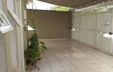 Imagem: A casa possui 3 Dormitórios, 3 Banheiros, 3 Vagas na garagem