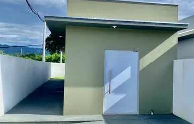 Imagem: A casa possui 2 Dormitórios, 1 Banheiro, 1 Vaga na garagem