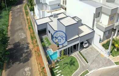 Imagem: A casa em condomínio possui 3 Dormitórios, 4 Banheiros, 4