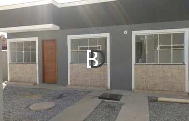 Imagem: A casa possui 3 Dormitórios, 2 Banheiros, 1 Vaga na garagem