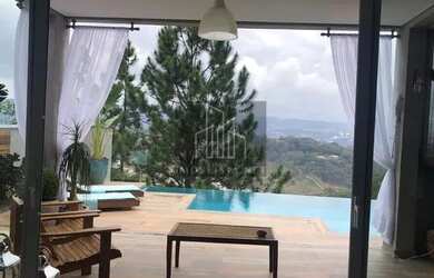 Imagem: A casa em condomínio possui 4 Dormitórios, 5 Banheiros, 4