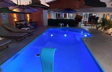 Imagem: A casa em condomínio possui 5 Dormitórios, 5 Banheiros e 2