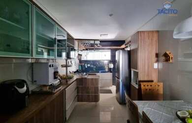 Imagem: A casa possui 4 Dormitórios, 4 Banheiros, 4 Vagas na garagem