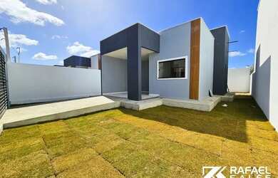 Imagem: A casa possui 2 Dormitórios, 2 Banheiros, 2 Vagas na garagem