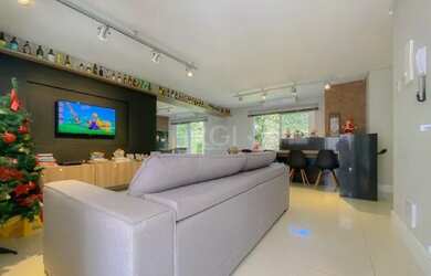 Imagem: A casa em condomínio possui 4 Dormitórios, 3 Banheiros, 3