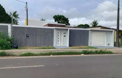 Imagem: A casa possui 3 Dormitórios, 2 Banheiros, 3 Vagas na garagem