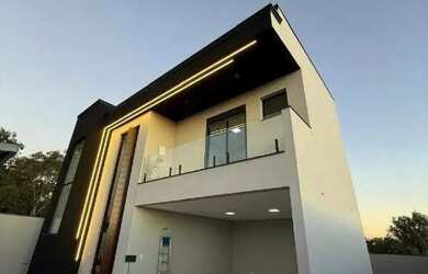 Imagem: A casa possui 3 Dormitórios, 3 Banheiros, 170m² de Área e