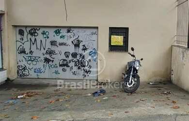 Imagem: O depósito possui 2 Vagas na garagem, 40m² de Área e está