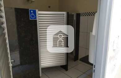 Imagem: O depósito possui 2 Vagas na garagem, 160m² de Área e está