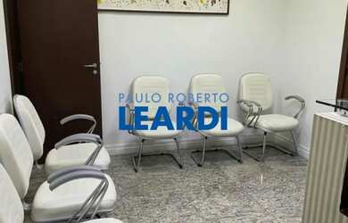 Imagem: O depósito possui 1 Vaga na garagem e 52m² de Área e está