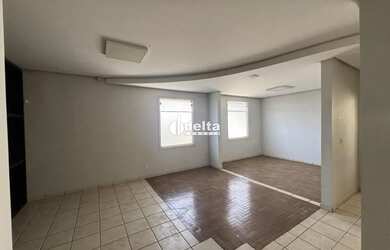 Imagem: O depósito possui 250m² de Área e está localizado em Centro