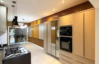 Imagem: A casa em condomínio possui 5 Dormitórios, 5 Banheiros, 4