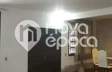 Imagem: A casa possui 5 Dormitórios, 5 Banheiros, 2 Vagas na garagem