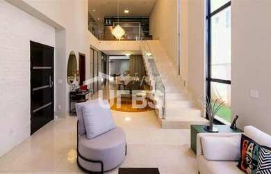 Imagem: A casa em condomínio possui 4 Dormitórios, 5 Banheiros, 4