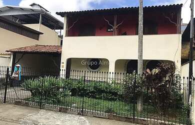 Imagem: A casa possui 2 Banheiros, 4 Vagas na garagem, 138m² de Área