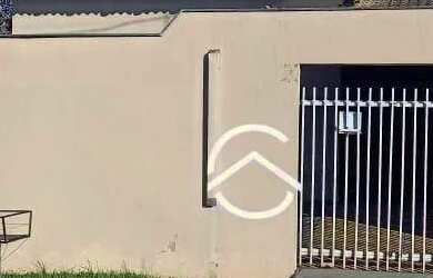 Imagem: A casa possui 3 Dormitórios, 2 Banheiros, 2 Vagas na garagem