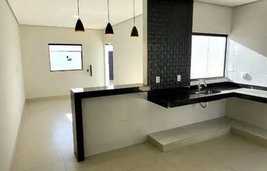 Imagem 10: Bairro Santo Inácio. Casa com 3 quartos, sendo uma suíte. Quintal amplo