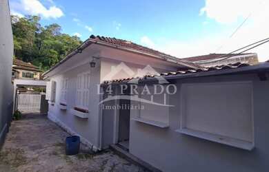 Imagem: A casa possui 3 Dormitórios, 1 Banheiro, 184m² de Área e