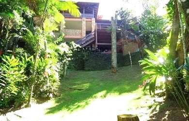 Imagem: A casa possui 5 Dormitórios, 4 Banheiros, 1300m² de Área