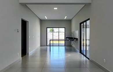 Imagem: A casa possui 3 Dormitórios, 4 Banheiros, 2 Vagas na garagem