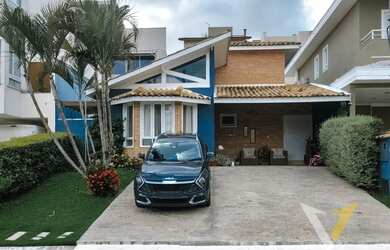 Imagem: A casa possui 3 Dormitórios, 2 Banheiros, 2 Vagas na garagem