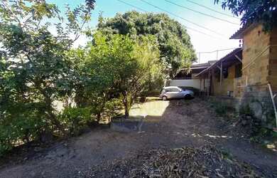 Imagem: A casa possui 1 Dormitório, 1 Banheiro, 1 Vaga na garagem