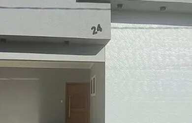 Imagem: A casa possui 3 Dormitórios, 5 Banheiros, 2 Vagas na garagem