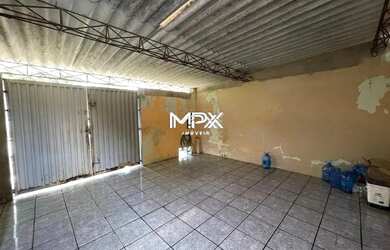 Imagem: A casa possui 2 Dormitórios, 1 Banheiro, 2 Vagas na garagem