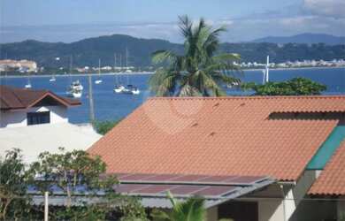 Imagem: O apartamento possui 3 Dormitórios, 1 Banheiro, 2 Vagas na