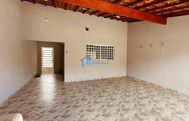 Imagem: A casa possui 2 Dormitórios, 1 Banheiro, 2 Vagas na garagem